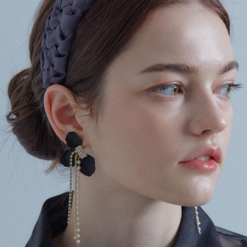 Dana Burton of Twist Hairband