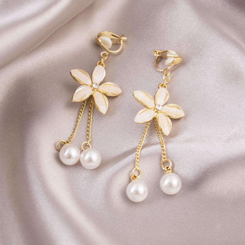 Brincos de pressão triangulares elegantes para orelhas não furadas - Versáteis e com um toque de luxo leve para o uso diário.