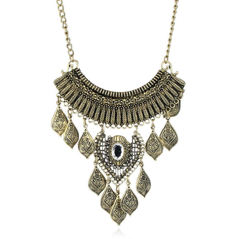 Vintage Leaf Pendant Necklace With Alloy Metal And Dazzling Embellishments For Artsy Women
