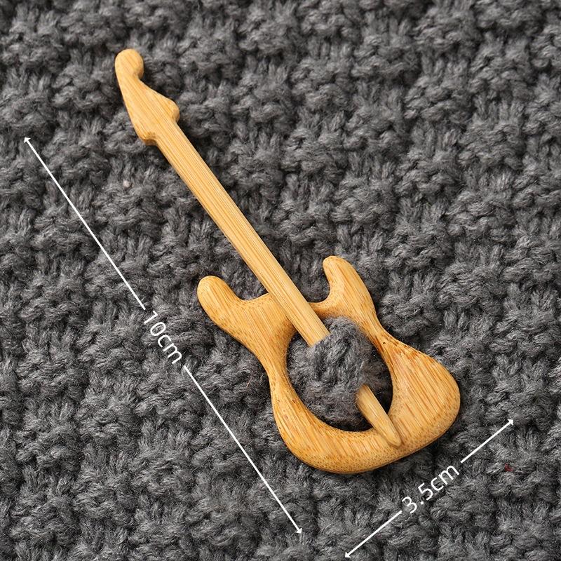 Brooch Pin with Woodenanimal Pattern