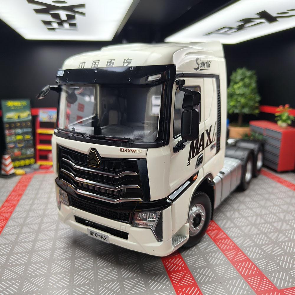 Die-cast Sinotruk Howo Max Original Factory 1:24 Alloy Three-door Car Model Home Collection Ornaments Souvenirs