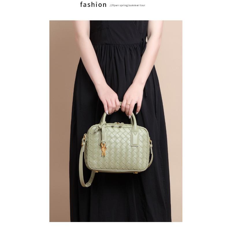 Ručně tkaná taška Módní kabelka pro ženy Taška na jedno rameno Crossbody Polštářová taška