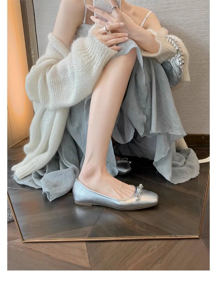 Grape mother, the same 2025 spring and autumn new square head bow light mouth exquisite pearl ballet leather shoes