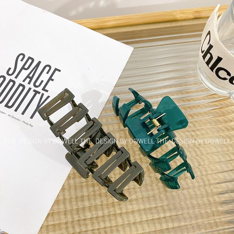 Fashionforward Hair Resin Grab Clip In Stylish Deep Green And Late Sunset Red For Trendy Looks