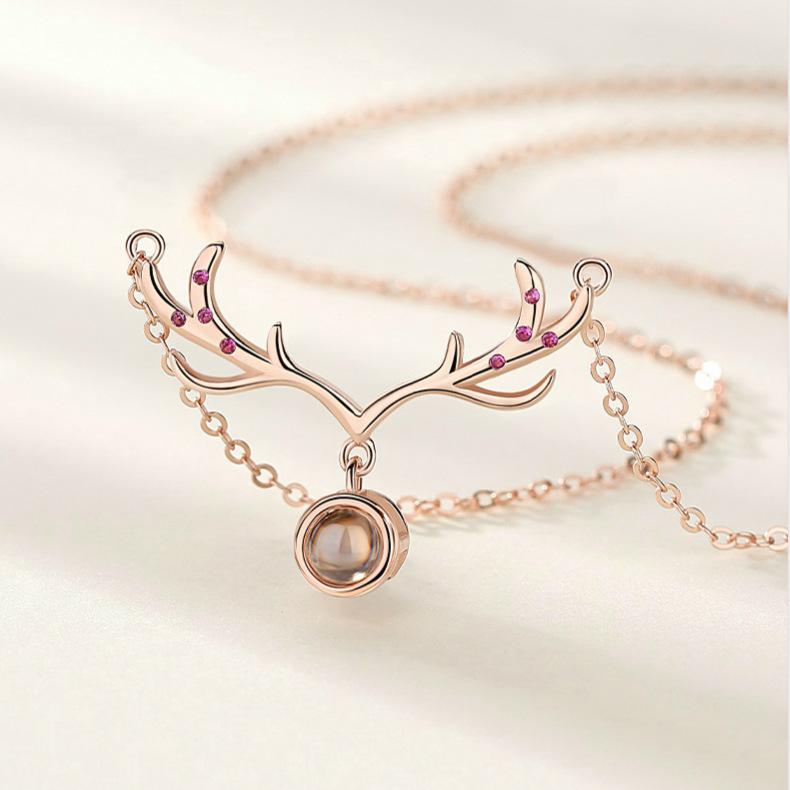 Yilu You Collier Projet Femme Pendentif Bois de Petit Élan Chaîne Clavicule