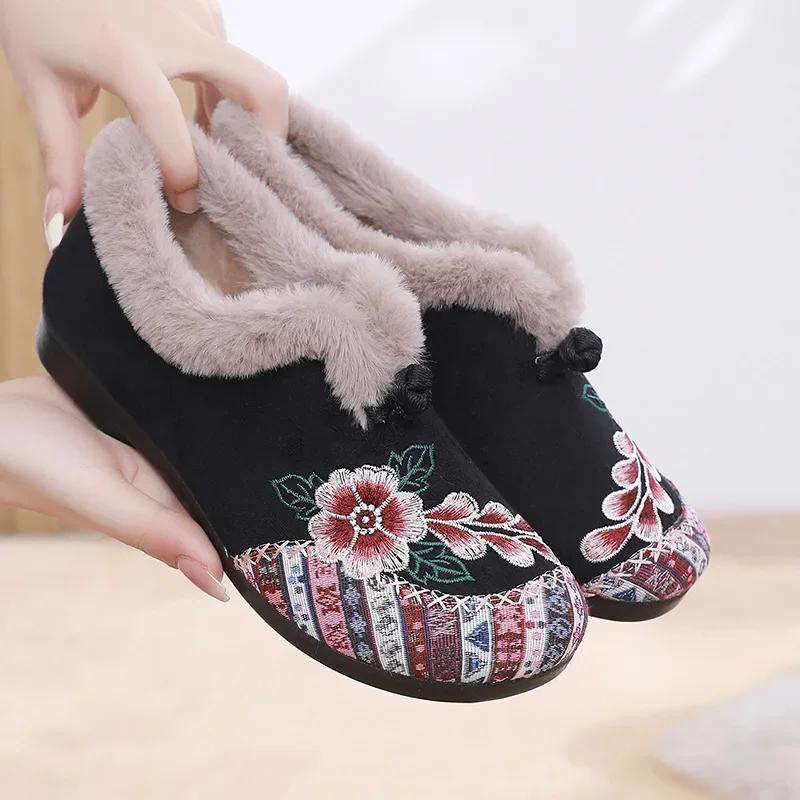 New Winter Cotton Shoes with Plush and Thick Soft Sole for Mothers, Fashionable Embroidered Warm and Non Slip Cotton Shoes