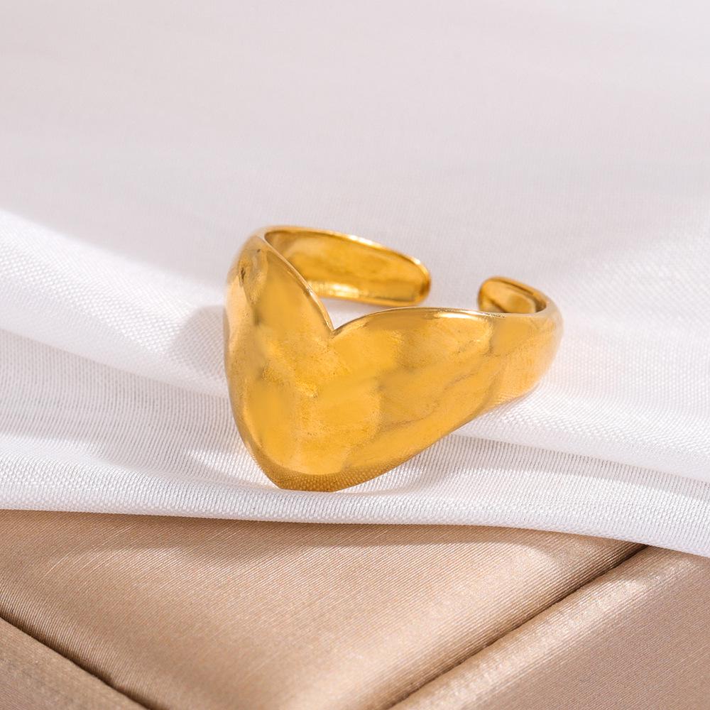 Minimalist Heart-Shaped Gold Titanium Ring - Trendy, Luxurious Metal Texture