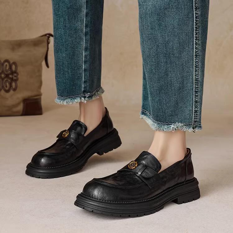 Retro Black Camellia Loafers: Pleated Leather, Thick Sole, Slip-on British Style