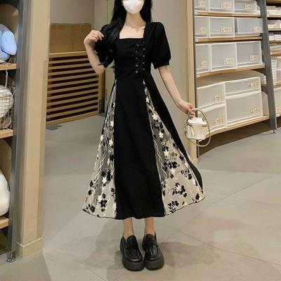 Robe Mi-longue à Fleurs Cassées Assemblées Mode Été Style Français Élégante Col Carré Vêtements Féminins Vintage Chic Robes Bandage