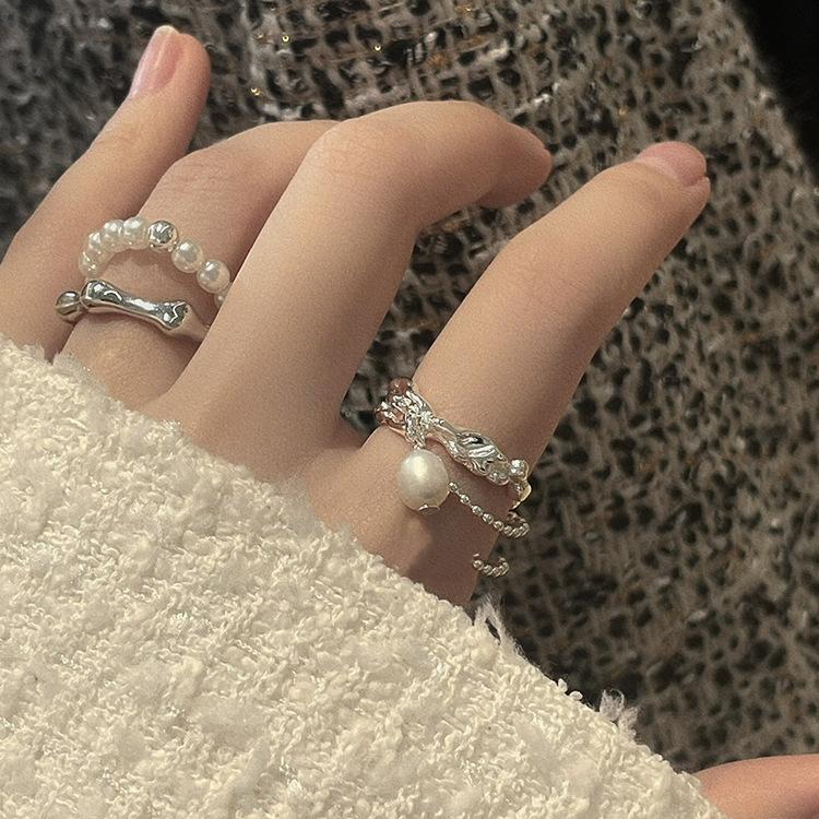 Lightweight Copper Fashionable Ring With Sophisticated Pearl Accents And Geometric Style