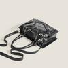 Dark style maze butterfly pain bag Toth girl holding the cross-body bag