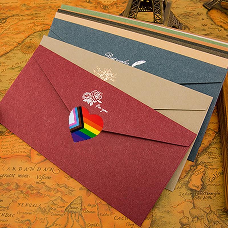 Gay Pride Sticker 500 Stück/Rolle Dekorative Aufkleber für Tasche Tasse Vase Herz-/Quadratform Regenbogenaufkleber Besondere Geschenke