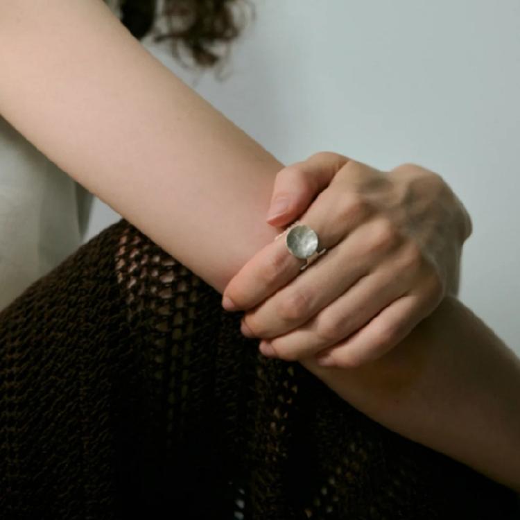 Trendy Asymmetric Loop Ring Polished Metal Spoon Shaped Adjustable Finger Band Fashion Forward Daily Jewelry