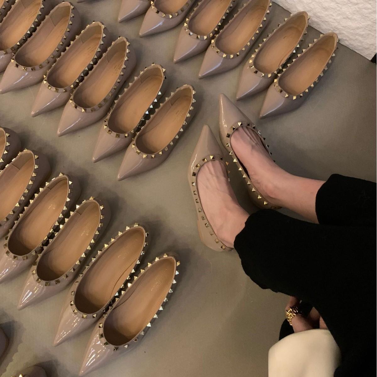 

Spring and Autumn Rivet Pointed Flat Shoes Light Mouth Nude Single Shoes Versatile Commuter Women s Shoes Large Size Shoes 43 тілесний