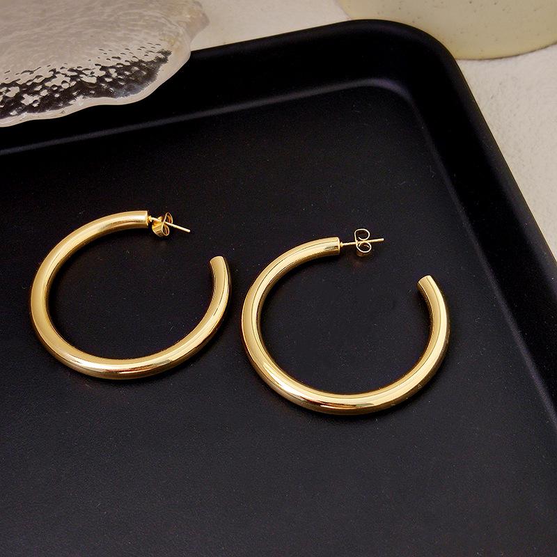 Cercei groși rotunzi în formă de C placați cu aur de 18K pentru femei