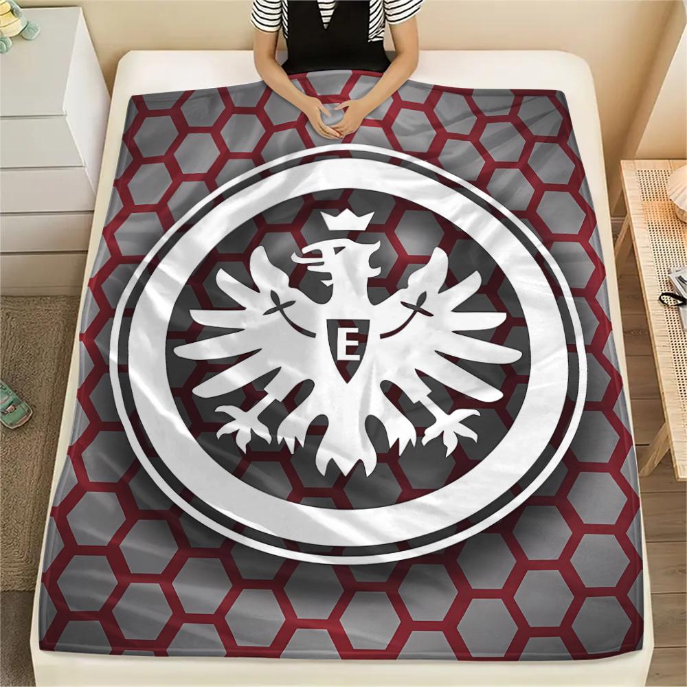 1 STuks Frankfurt Voetbal Print Flanellen Deken, Hoge Kwaliteit Alle Seizoenen, Woondecoratie, Warmte en Comfort, Perfect voor Kerstcadeaus