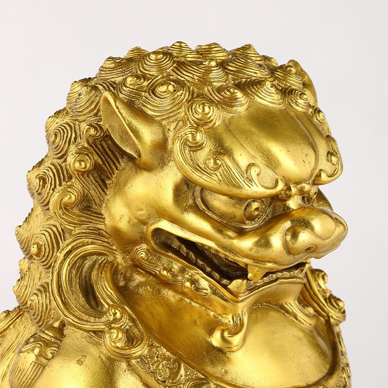 A pair of copper , Beijing , bottomless palace door lions, home crafts and gifts