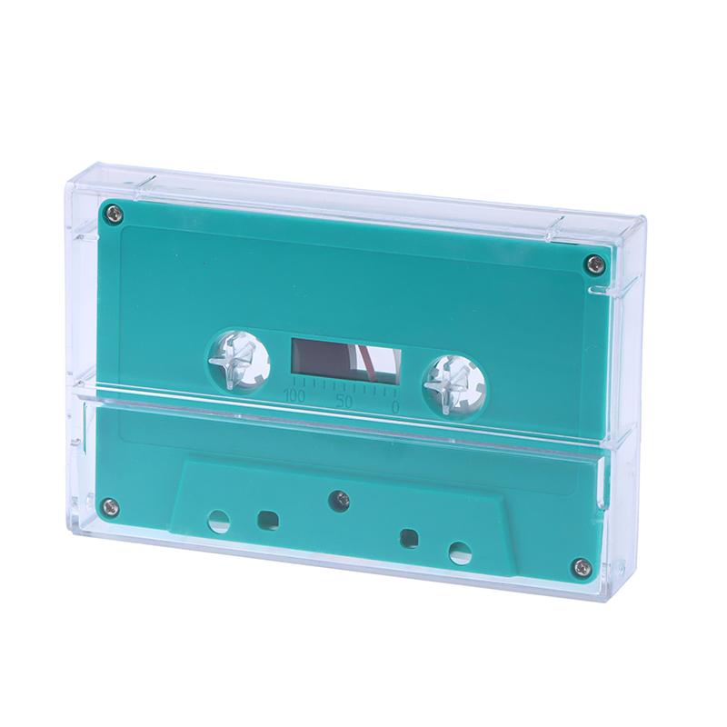 1 sada standardních barevných kazetových přehrávačů s prázdnou kazetou a 45minutovou magnetickou kazetou, průhlednou úložnou krabicí pro nahrávání řeči a hudby