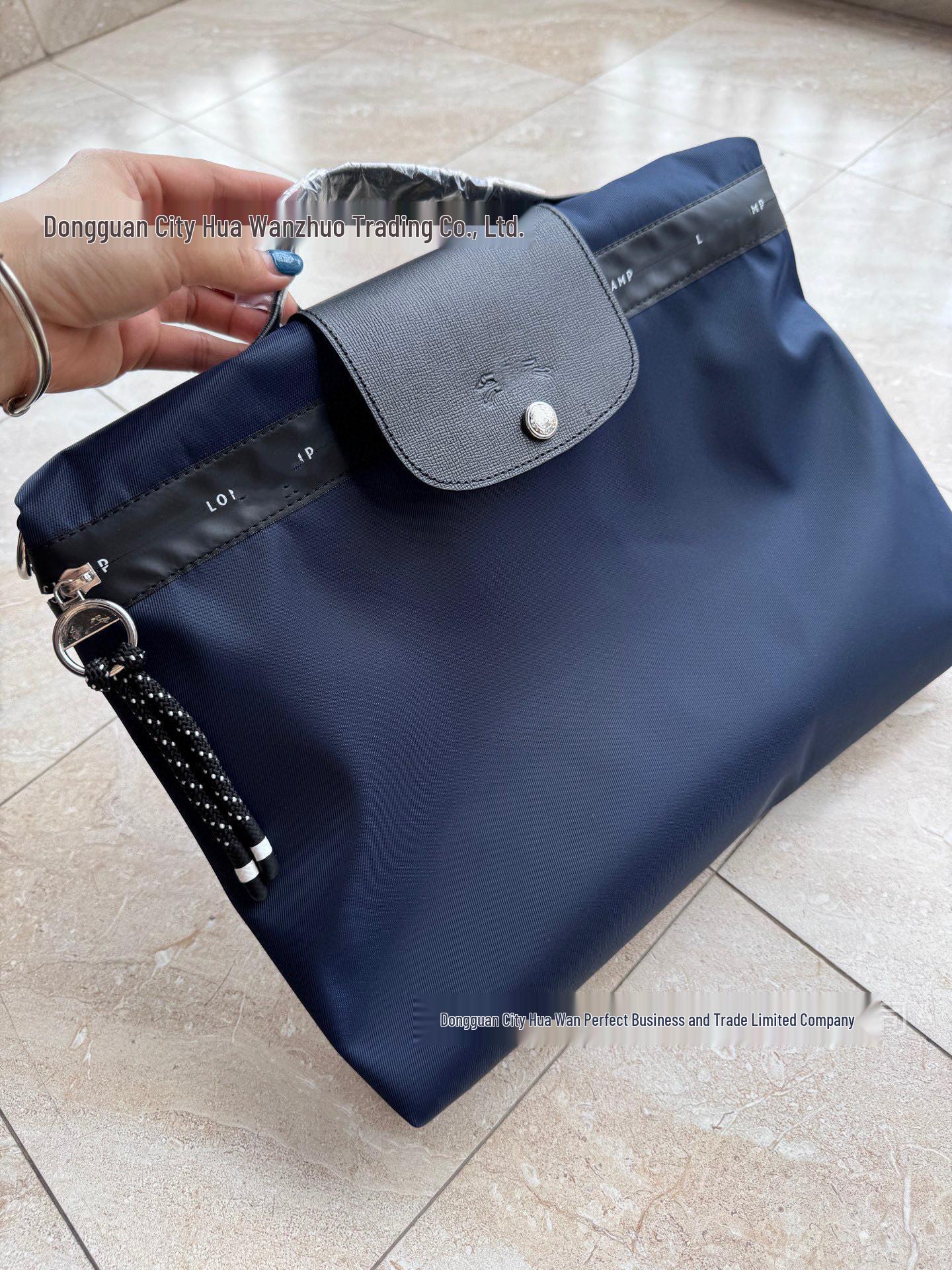 

Xiangjia High-Capacity Nylon Briefcase - 15 Laptop Bag, Unisex Crossbody Commute & Business Style 37*8*28cm