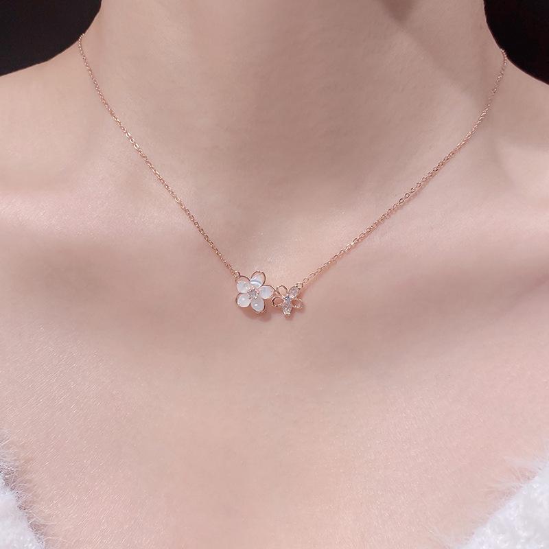 Pfirsichblüten-Halskette Damen Leichter Luxus Nische Blume Stärke Kette Süße Weiße Fritillarie Kirschblüten Schlüsselbeinkette Edelstahl