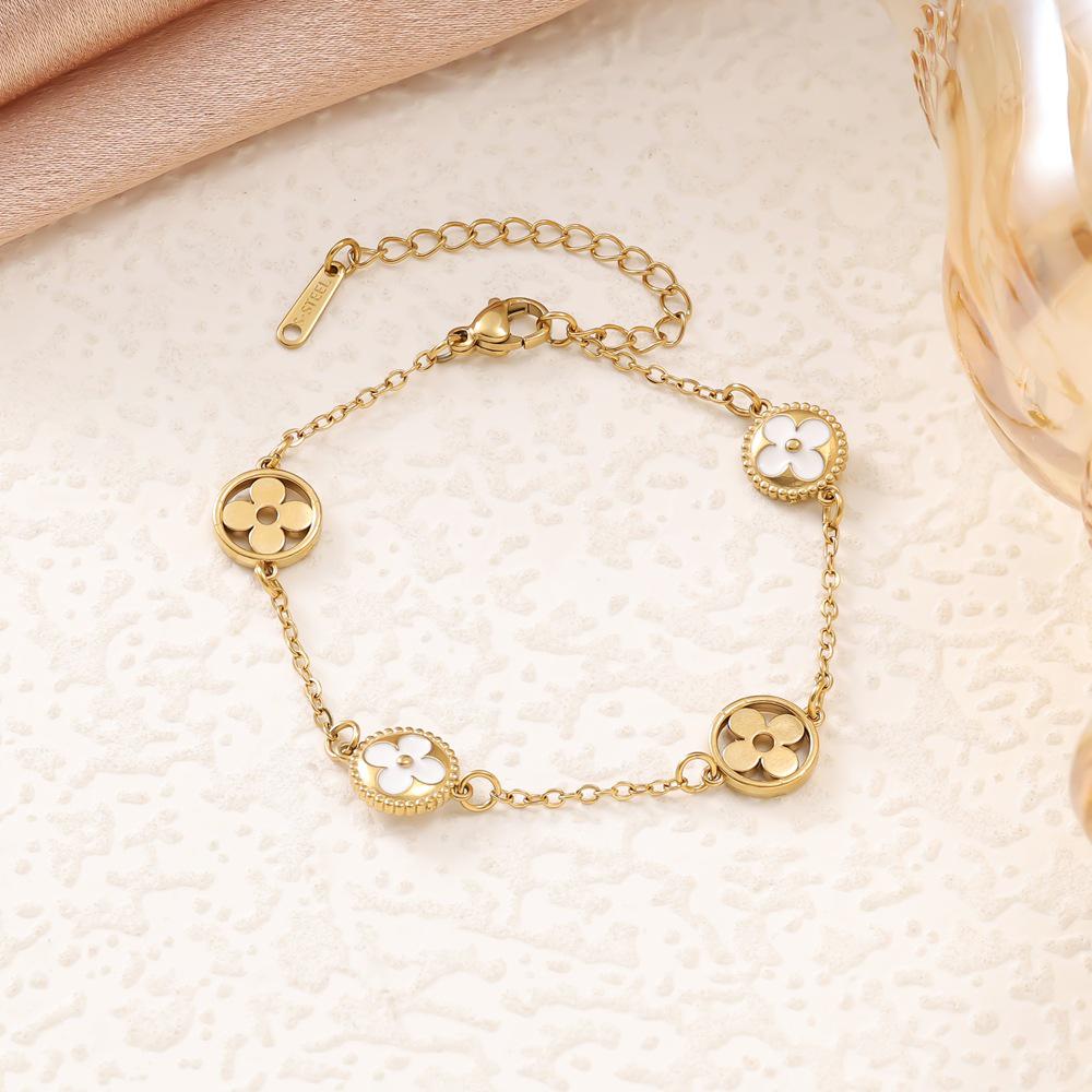 Korean-Style Four-Leaf Clover Sweet Drop Oil Bracelet, Light Luxury Titanium Steel with 18K Gold Plating