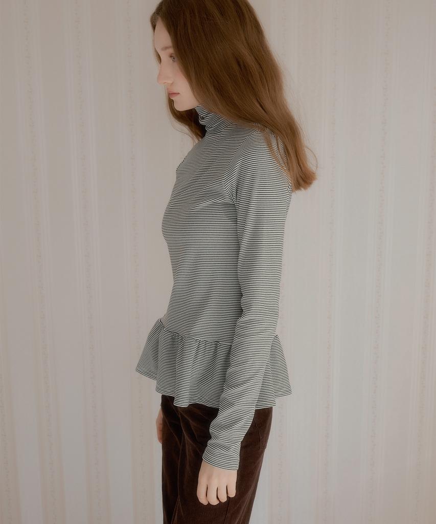 LETTER FROM MOON Striped Two-Way Frill Turtleneck (Ivory)
