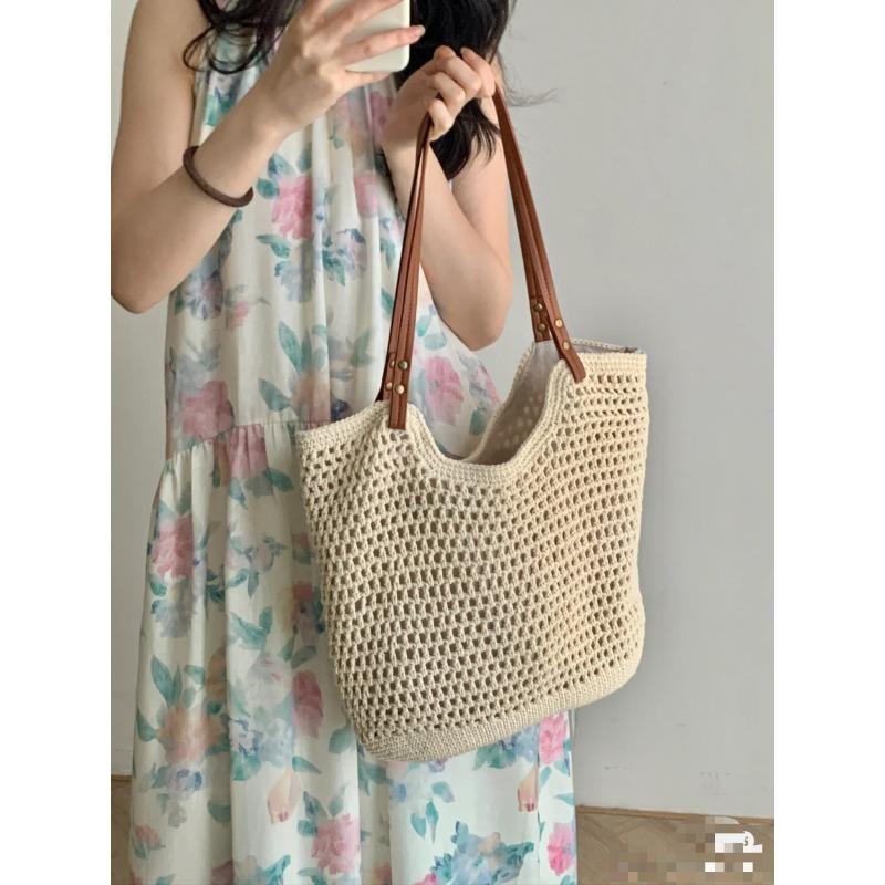 Literary and Artistic Hand-woven Large-capacity Bags for Women Going Out for Spring Outing, Lightweight Hollow Straw Woven Bags, Reticulated Tote Bags