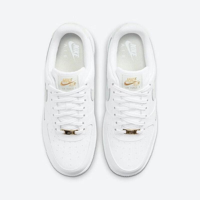 Nike WMNS Air Force 1 '07 ESS Casual Shoes