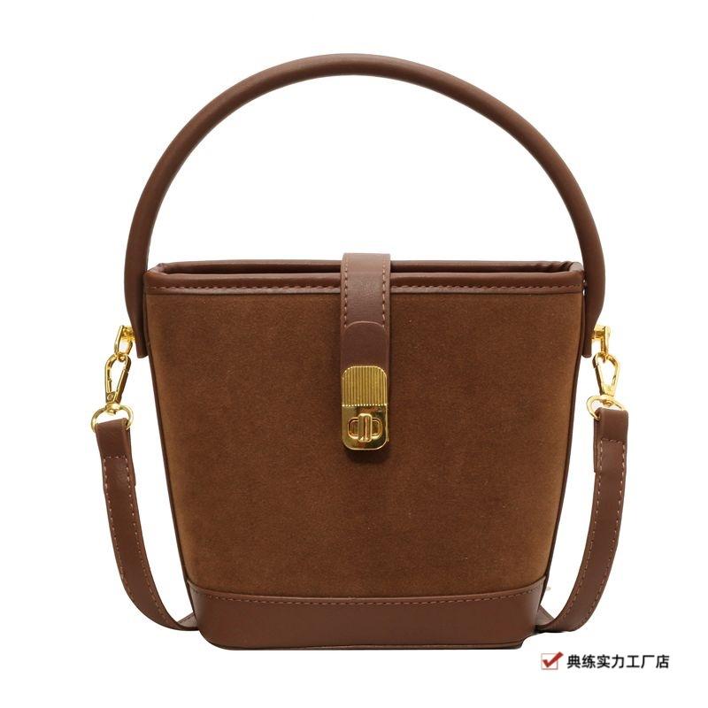 This Year, Popular Small Bags, Women's Bags, New Niche Retro Messenger Bags, High-end Matte Portable Bucket Bags.