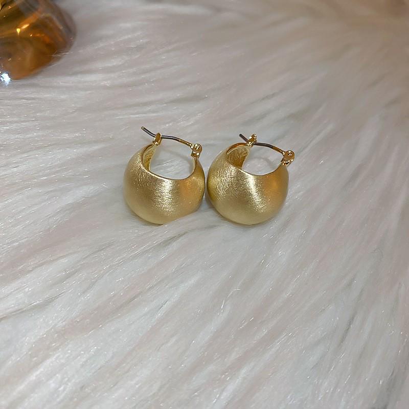 Real Gold-Plated Silver Needle Retro Flower Butterfly Pearl Stud Earrings - Exquisite High-End Design.