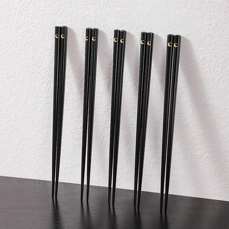 Japanese Style Moon Design Wooden Chopsticks