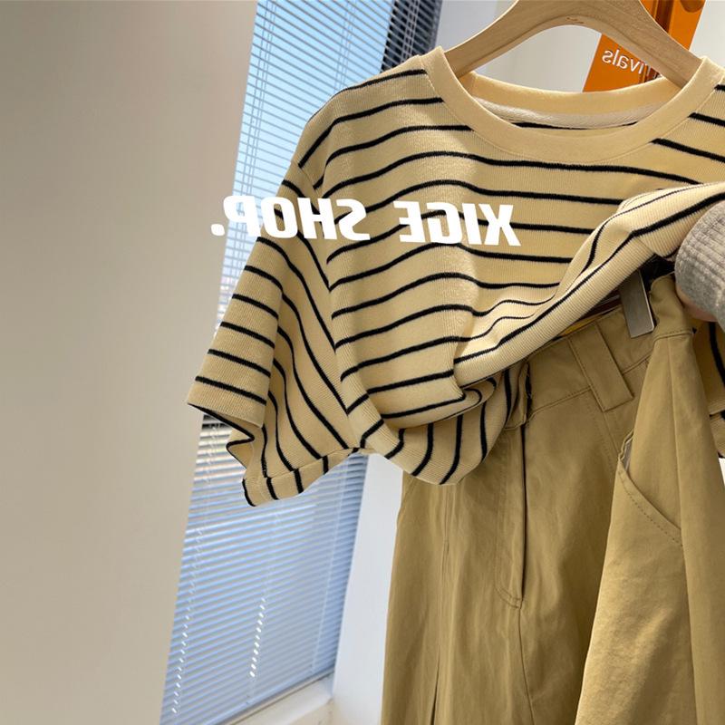 Dámské retro šik pruhované tričko s krátkým rukávem HK s nápisem na zádech a volným kulatým výstřihem