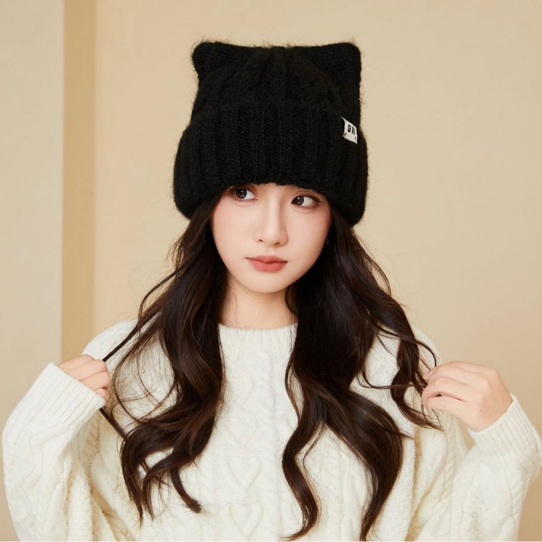 

Новая осенне-зимняя свободная универсальная вязаная шапка для женщин, теплая защита ушей, модная шерстяная шапка, подчеркивающая лицо One Size