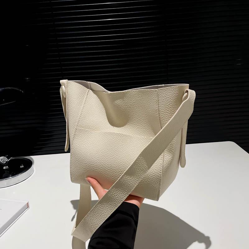 

Популярные сумки женские сумки новые модные осенние красивые сумки-мессенджеры простые нишевые портативные сумки-ведра белый