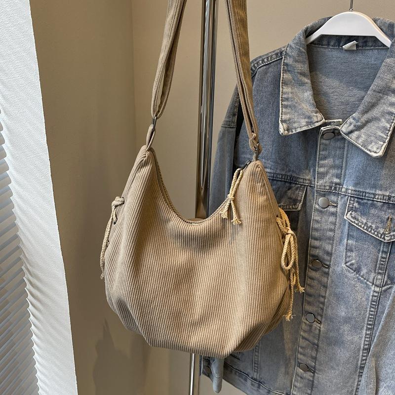 Autumn and Winter New Corduroy Shoulder Dumpling Bag Fashionable Work Commute Retro Literary Mori Drawstring Crossbody Women's Bag
