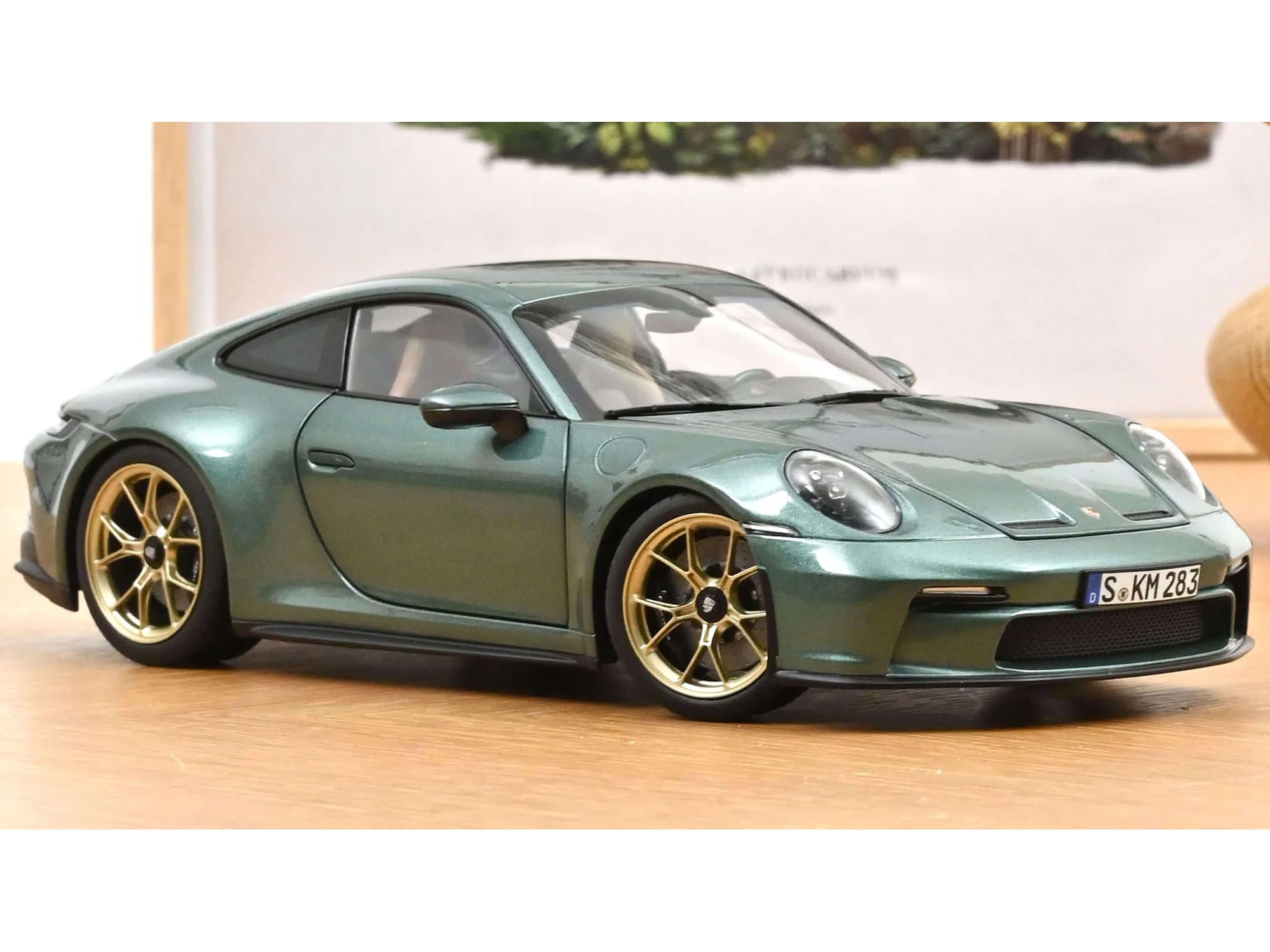 

Norev Porsche 911 GT3 Touring Package 2021 Metallic Malachite Green 1/18