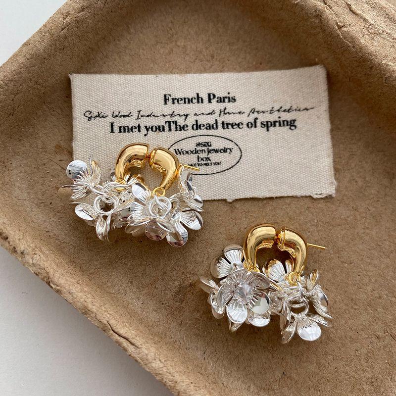

European and American Retro Style Front and Back Contrasting Color Flower Earrings, 925 Silver Needle Studs, Niche Design, High-End Earrings 2025 Gold