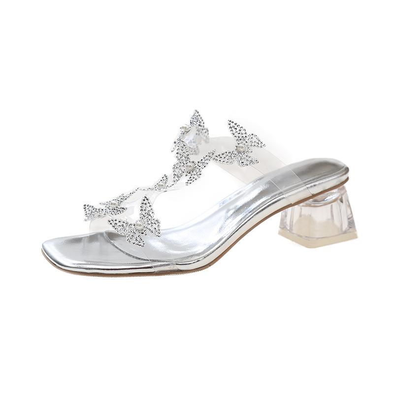 

Красивые серебряные тапочки-бабочки в стиле феи на толстом каблуке, женские, новинка 2025 года, прозрачные босоножки со стразами и одним ремешком на среднем каблуке 40