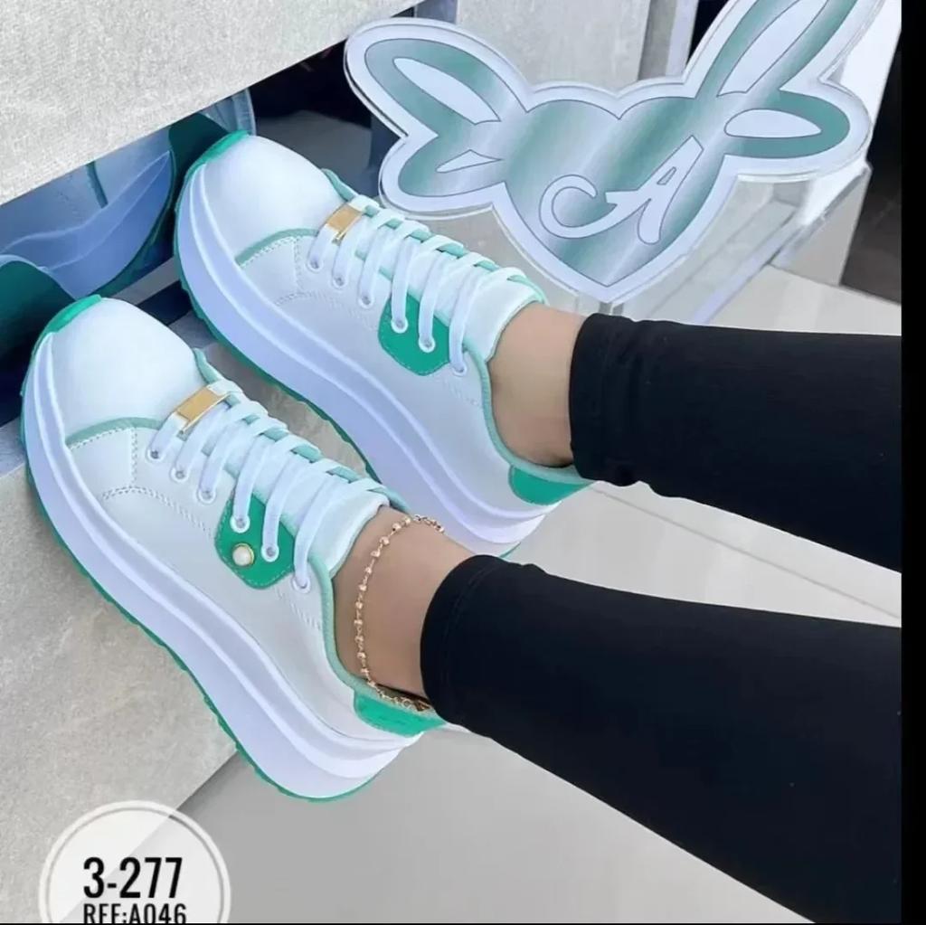 Women Platform Sneakers New Ladies Fashion Round Toe Lace Up Casual Flats Outdoor Running Shoes Comfortable Female Footwear
