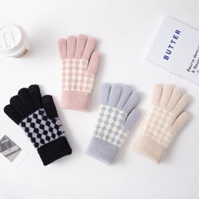 Women Gloves Winter Touch Screen Stretch Knitted Mittens Female Plaid Full Finger Outdoor Keep Warm Gloves