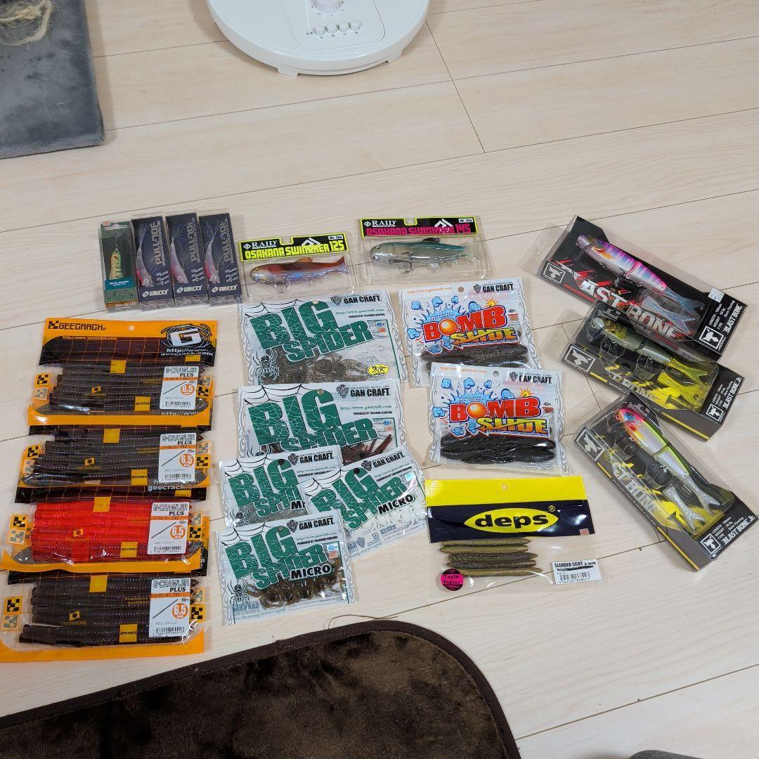 Used Bass fishing 21-piece set worm big bait blast bone