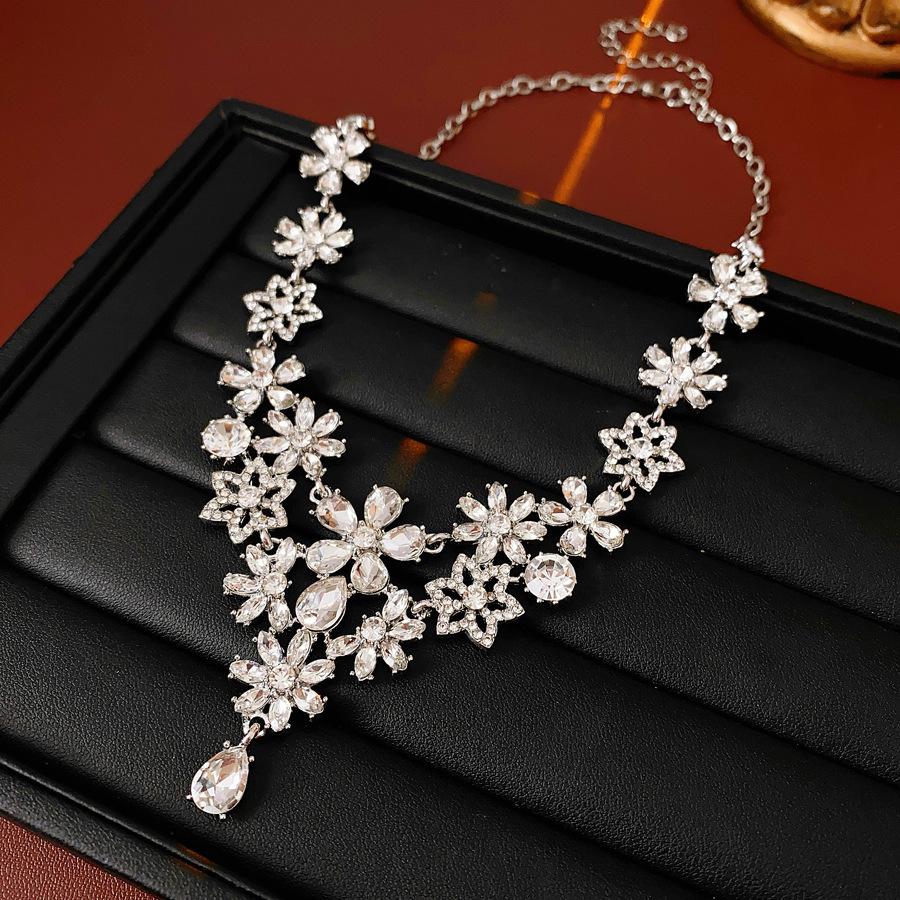 Silbernadel Wassertropfen Zirkonia Anhänger Halskette & Ohrringe Schmuckset - Französischer Hofstil, Leichter Luxus, Vielseitige Pulloverkette.