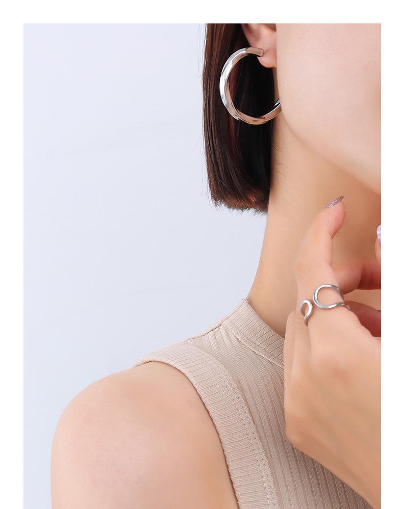 18K Gold-Plated Titanium Steel Twisted C-Shaped Earrings - Hong Kong Style