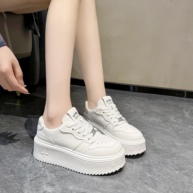 Модные белые кожаные туфли с толстой подошвой — фото 4