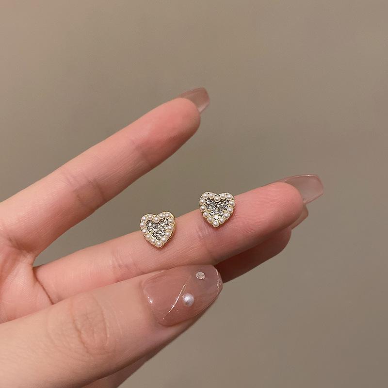 BLINGBAY New Women's Earrings Retro Women's Light Luxury High-End Niche Earrings Sweet Temperament Ear Accessories Modern Jewelry Gifts
