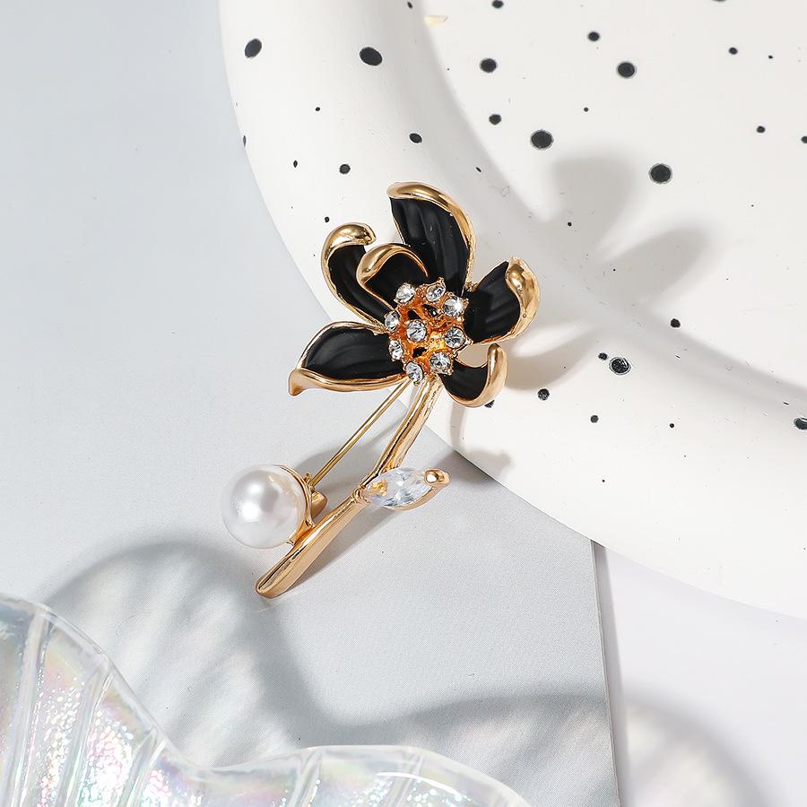 Exquisite Retro Pink Lotus Brooch - Oil Painting Floral Design, Perfect for Cheongsam Decoration