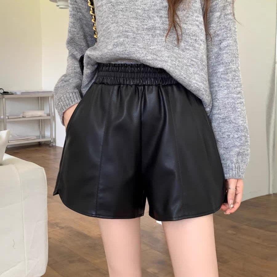 

Women s High-Waist Leather Bootcut Shorts, A-Line Wide-Leg, Loose Fit for Autumn/Winter 2025. Medium