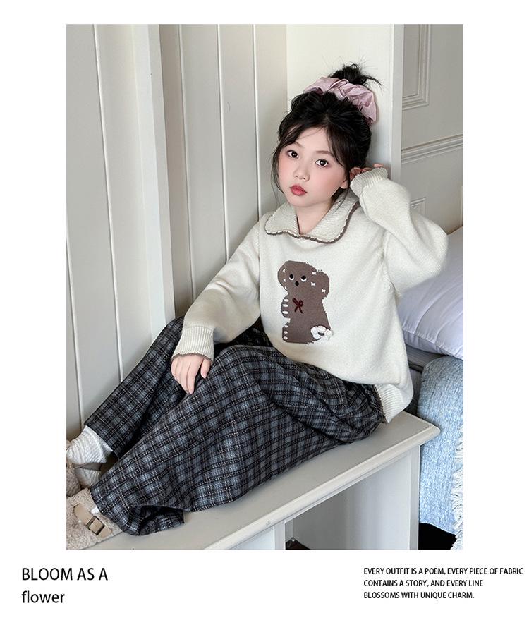 Autumn 2025 Girls' Trendy Knitted Bear Sweater & Plaid Pants Set with Peter Pan Collar