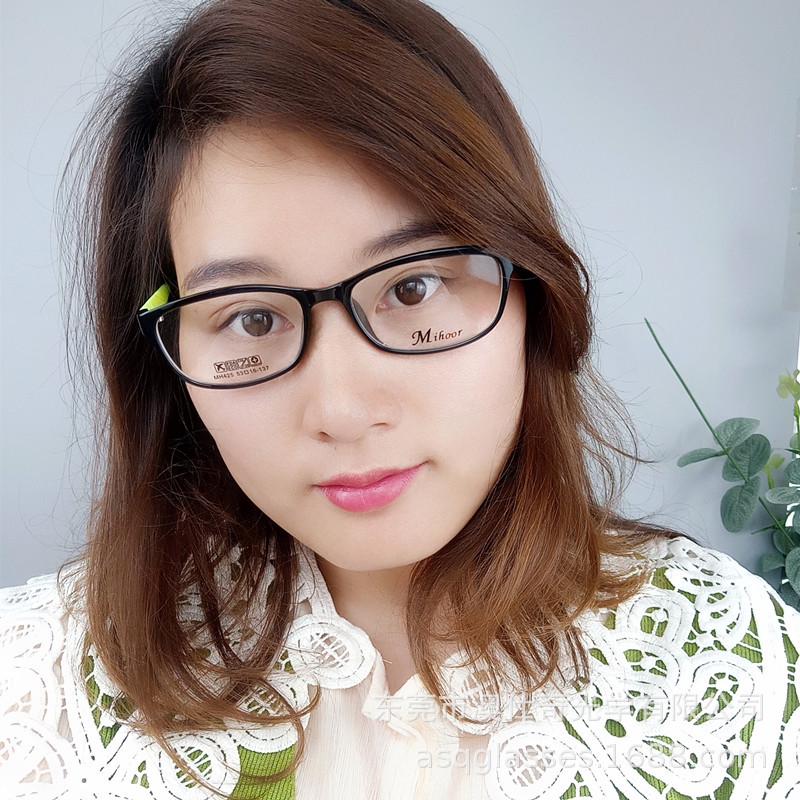 

Унисекс очки для близорукости TR90: облегченный (12g) Модная маленькая квадратная оправа черного цвета, с защитой от синего света, включает линзы для чтения. прозрачный