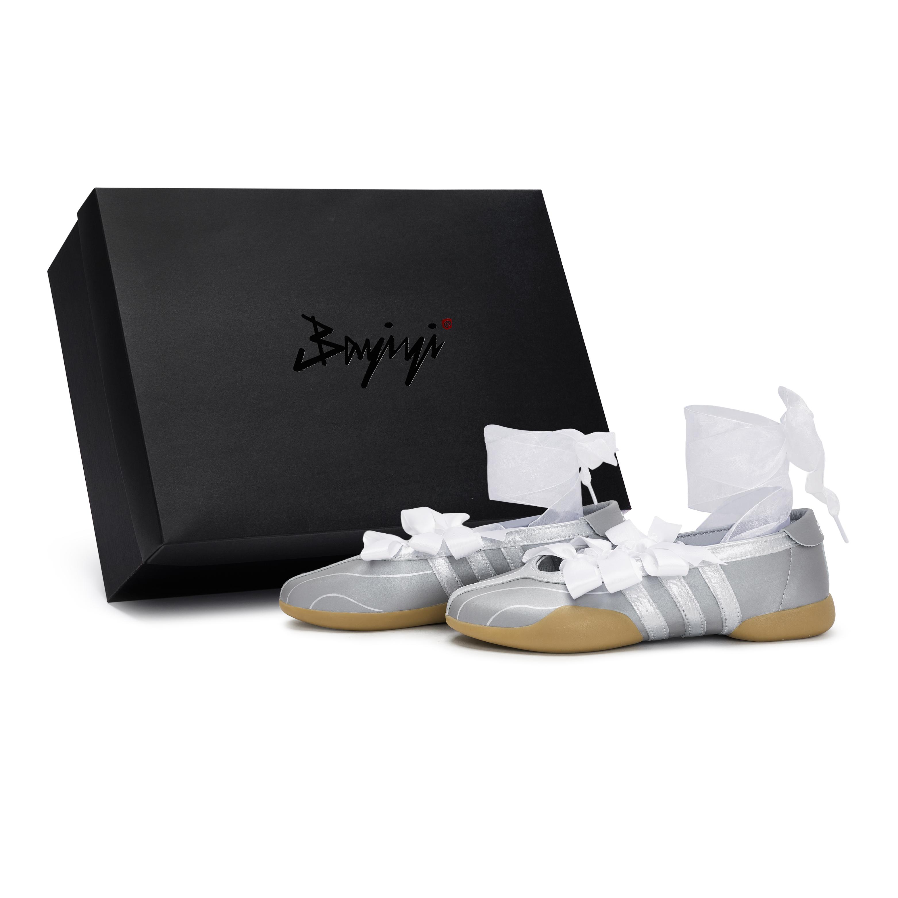 

Adidas Originals Taekwondo Training Shoes Women s Low Top White/Silver JR7032(Team80-S-BOX) 38⅔
